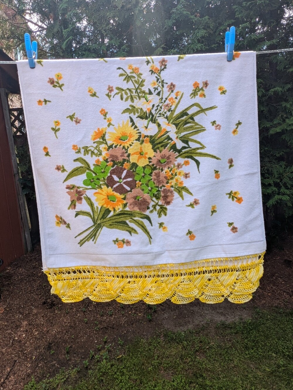 Vintage Crochet Lace trim Yellow Floral Bathroom Towel Flower Design